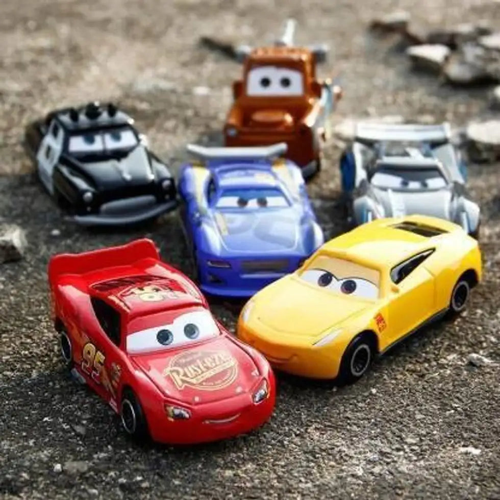 سيارة جاكسون ستورم من كارس المعدنية – سيارة السباق الزرقاء بتصميم Die-Cast | Jackson Storm Die-Cast Metal Toy Car – Cars Racing Collectible