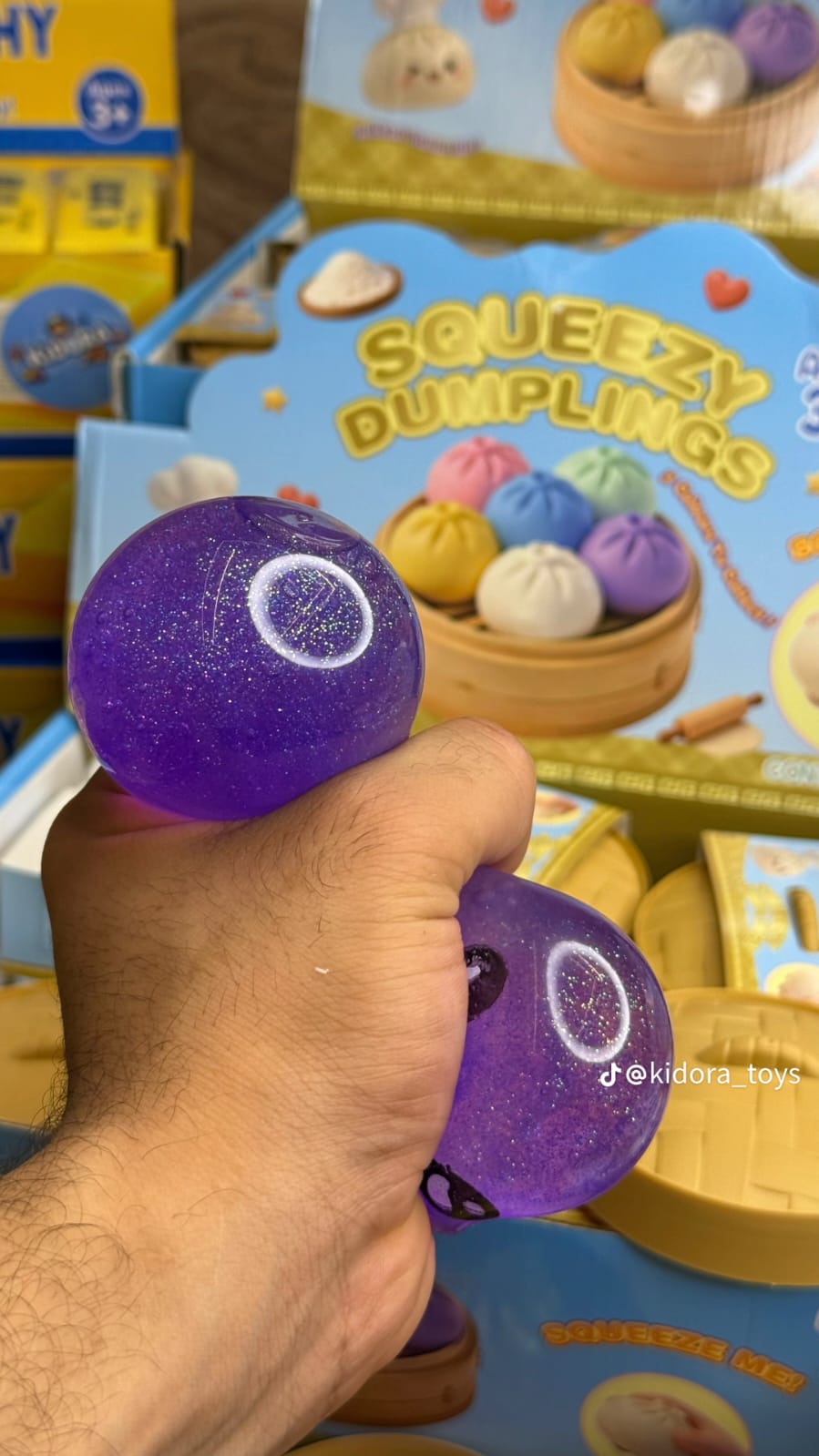 سكويشي دملينج جلي لامع – لعبة ضغط شفافة مضادة للتوتر (Glitter Jelly Dumpling Squishy)