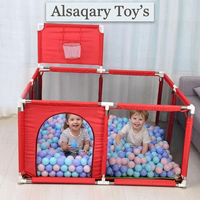 ساحة لعب أطفال مربع 125 × 125 سم – بيت كور مع مرمى كرة سلة، شبك حماية، وباب بسحاب