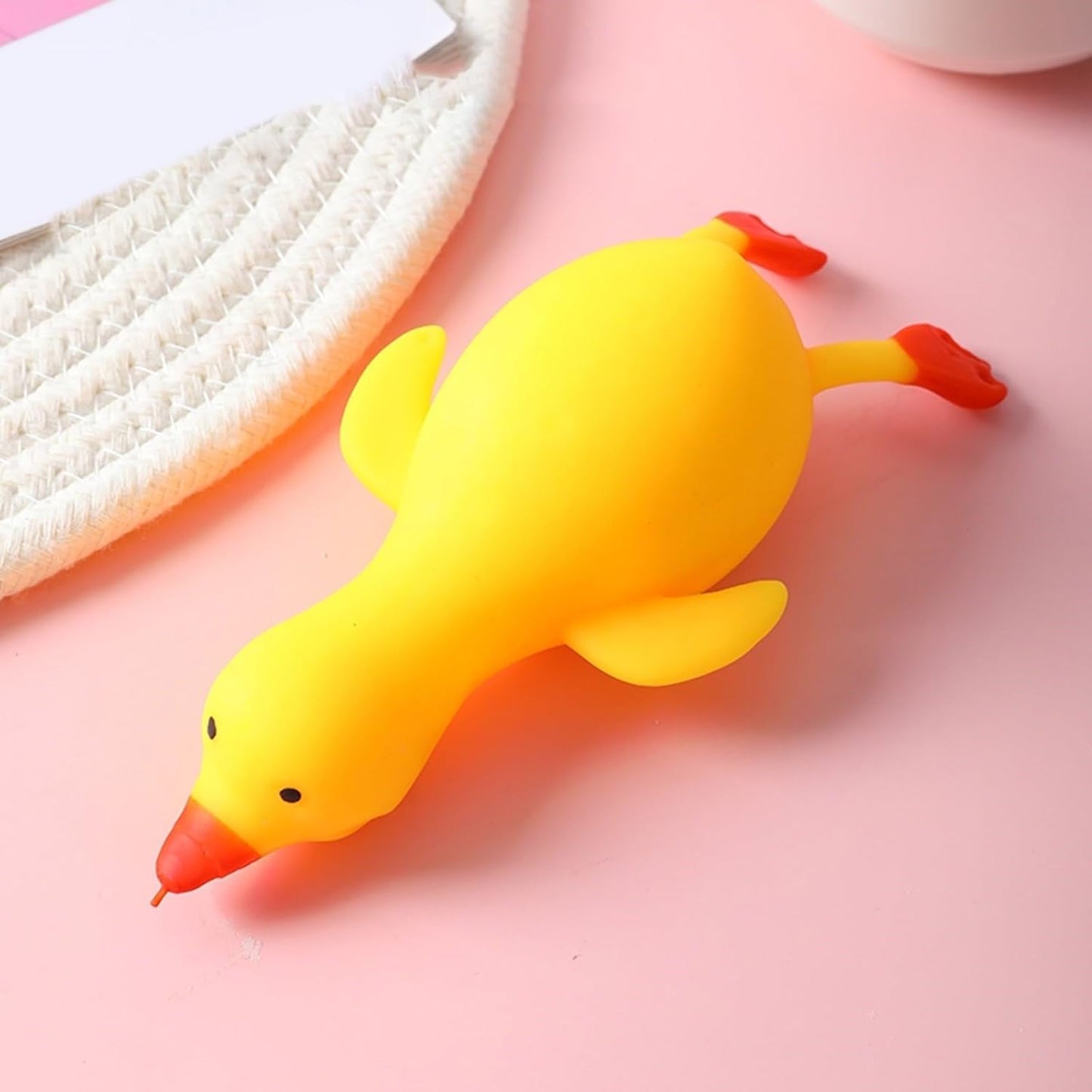 بطة سكويشي مطاطية – لعبة ضغط مضادة للتوتر (Duck Squishy)