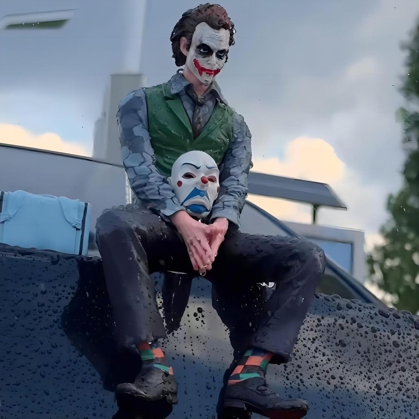 مجسم الجوكر بتصميم واقعي وتفاصيل دقيقة – تمثال للعرض والاقتناء | Realistic Joker Collectible Figure – Detailed Display Statue
