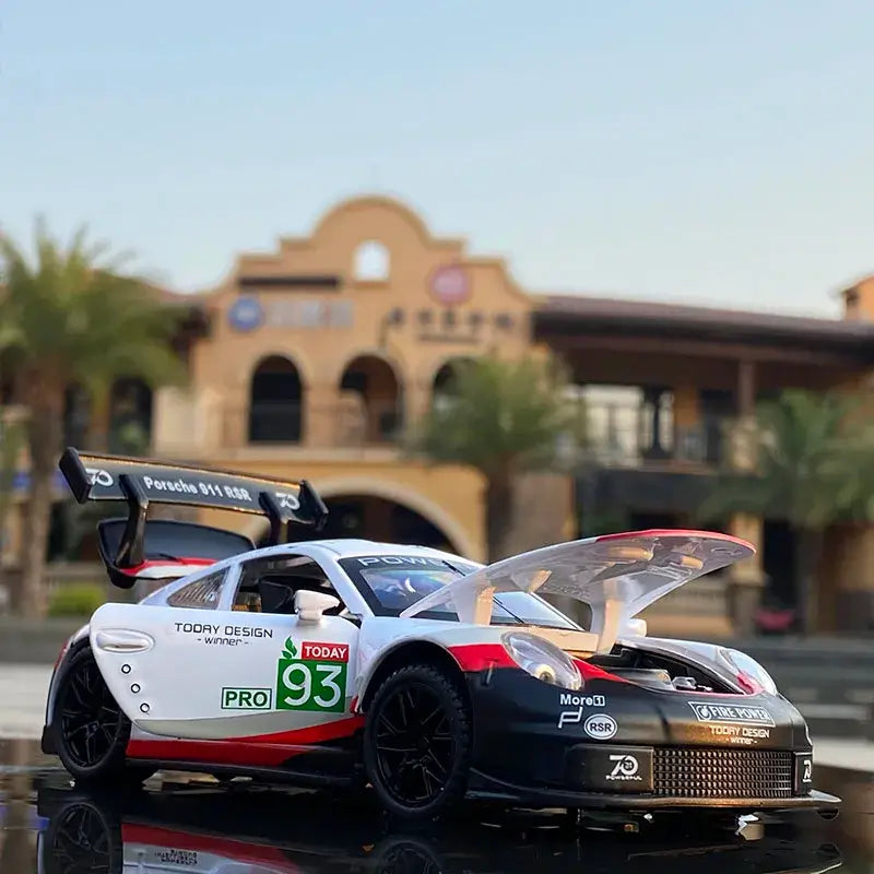 نموذج سيارة سباق 1:32 – مجسم معدني رياضي بتصميم واقعي وتفاصيل دقيقة | 1:32 Racing Car Model – Realistic Detailed Die-Cast Collectible